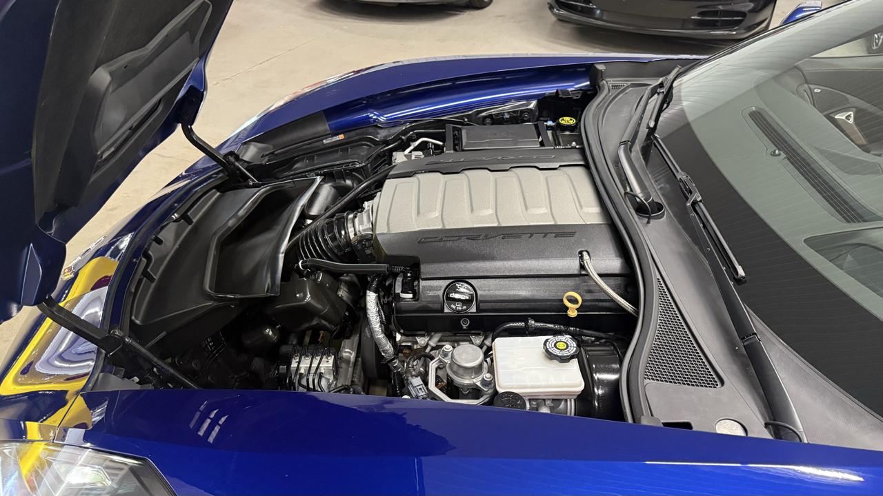 Chevrolet Corvette 2dr Stingray Cpe w/2LT 2017