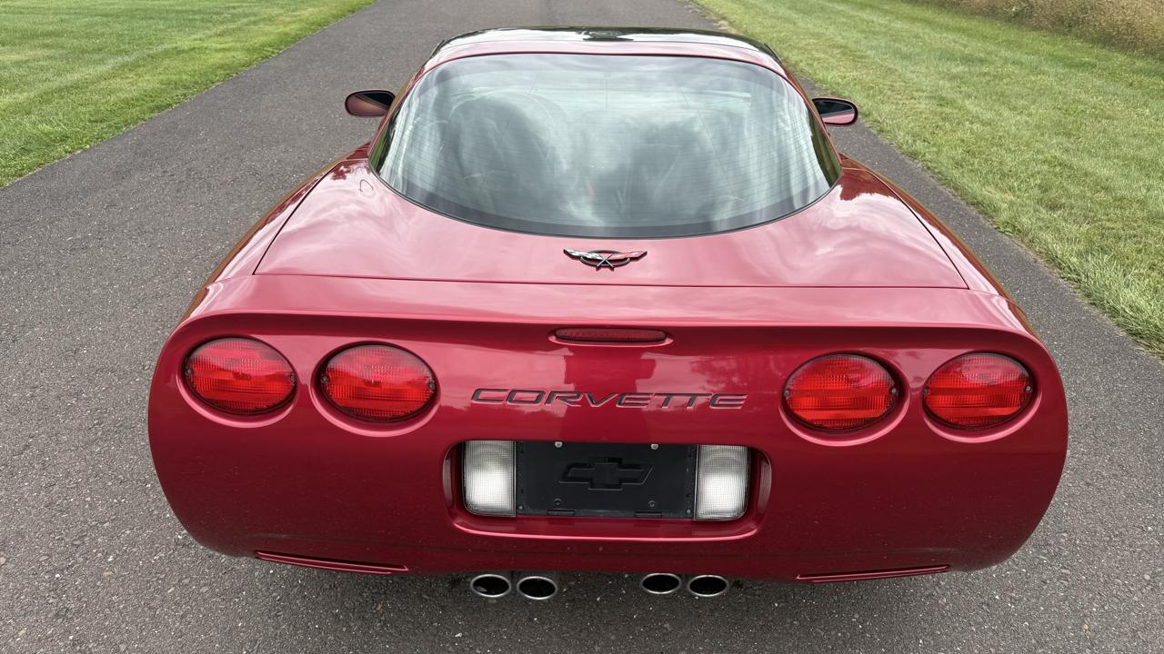 Chevrolet Corvette 2dr Cpe 2002