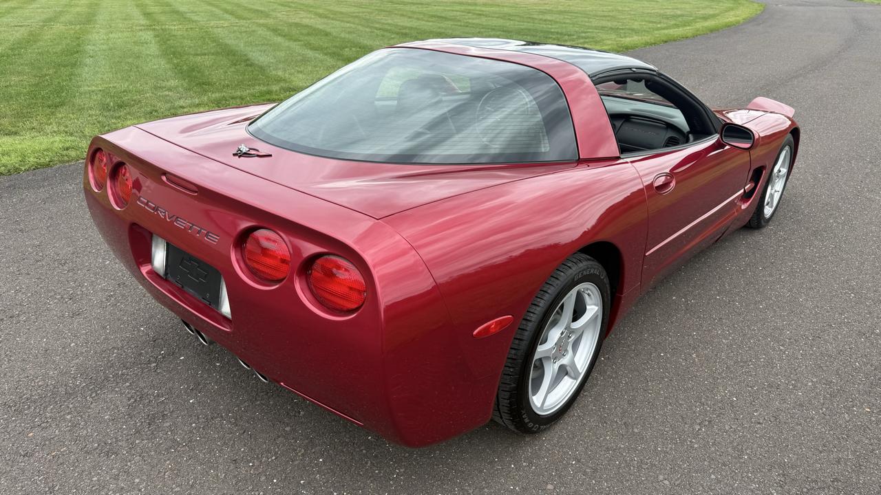 Chevrolet Corvette 2dr Cpe 2002