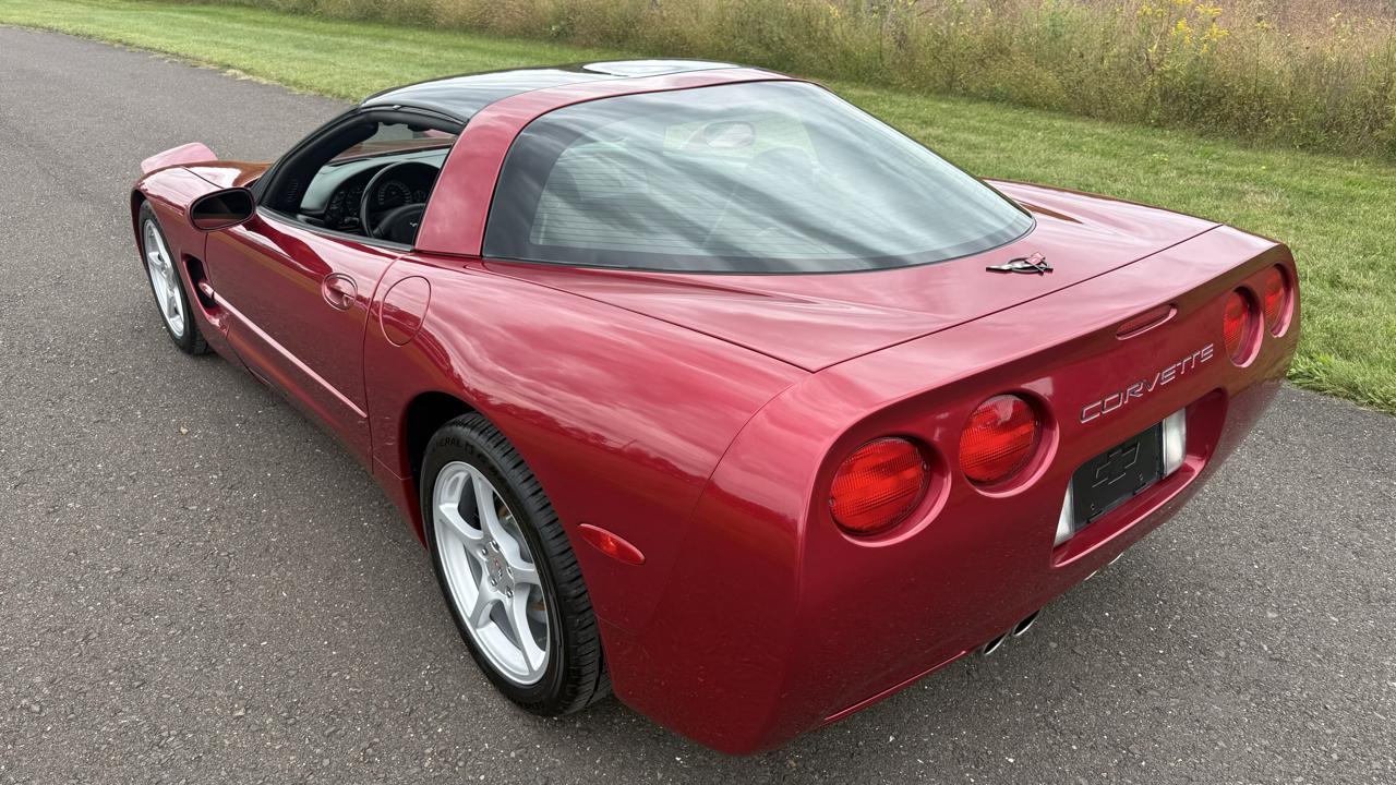 Chevrolet Corvette 2dr Cpe 2002