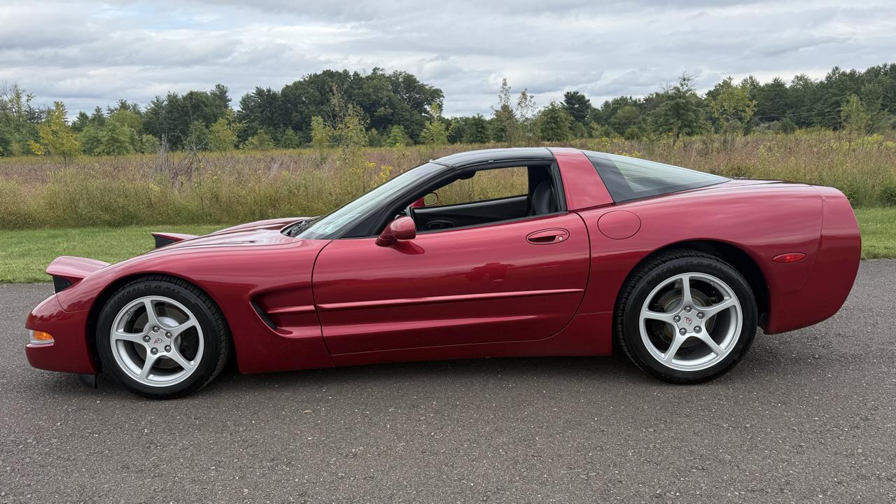 Chevrolet Corvette 2dr Cpe 2002