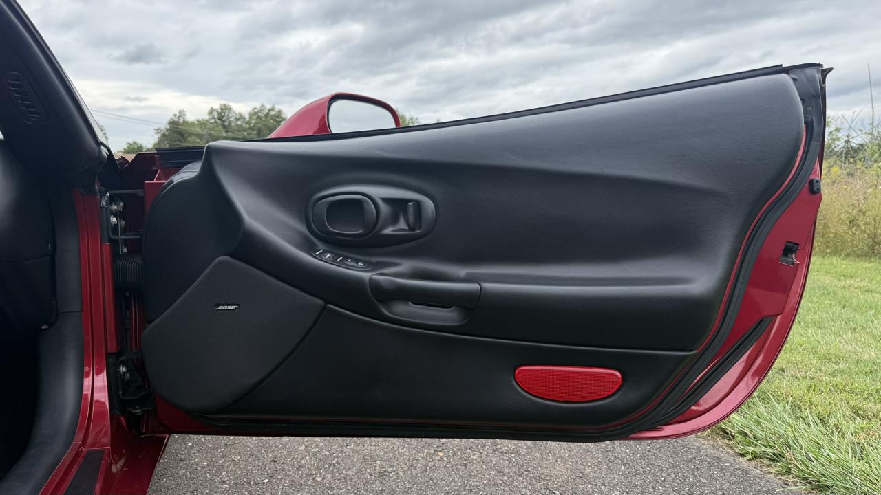 Chevrolet Corvette 2dr Cpe 2002