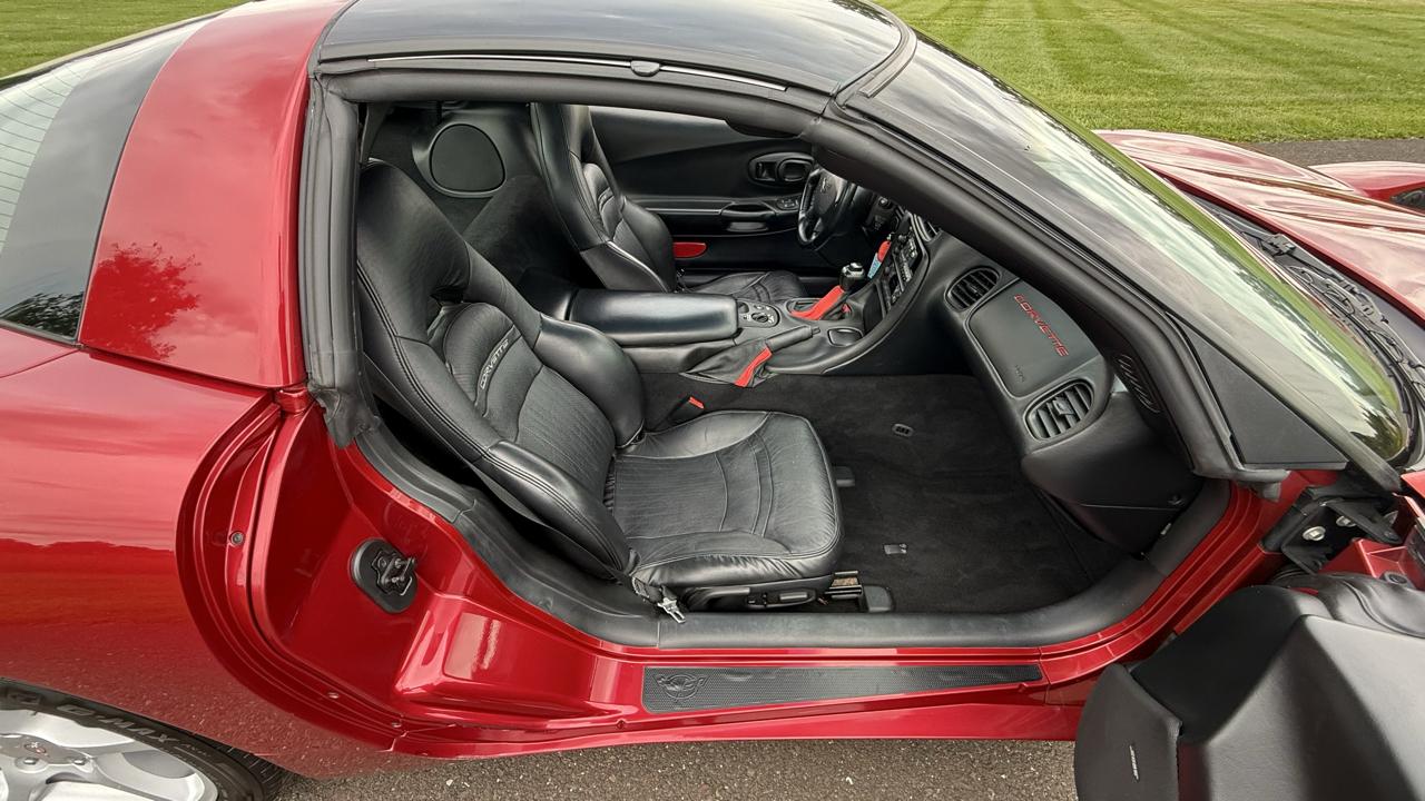 Chevrolet Corvette 2dr Cpe 2002