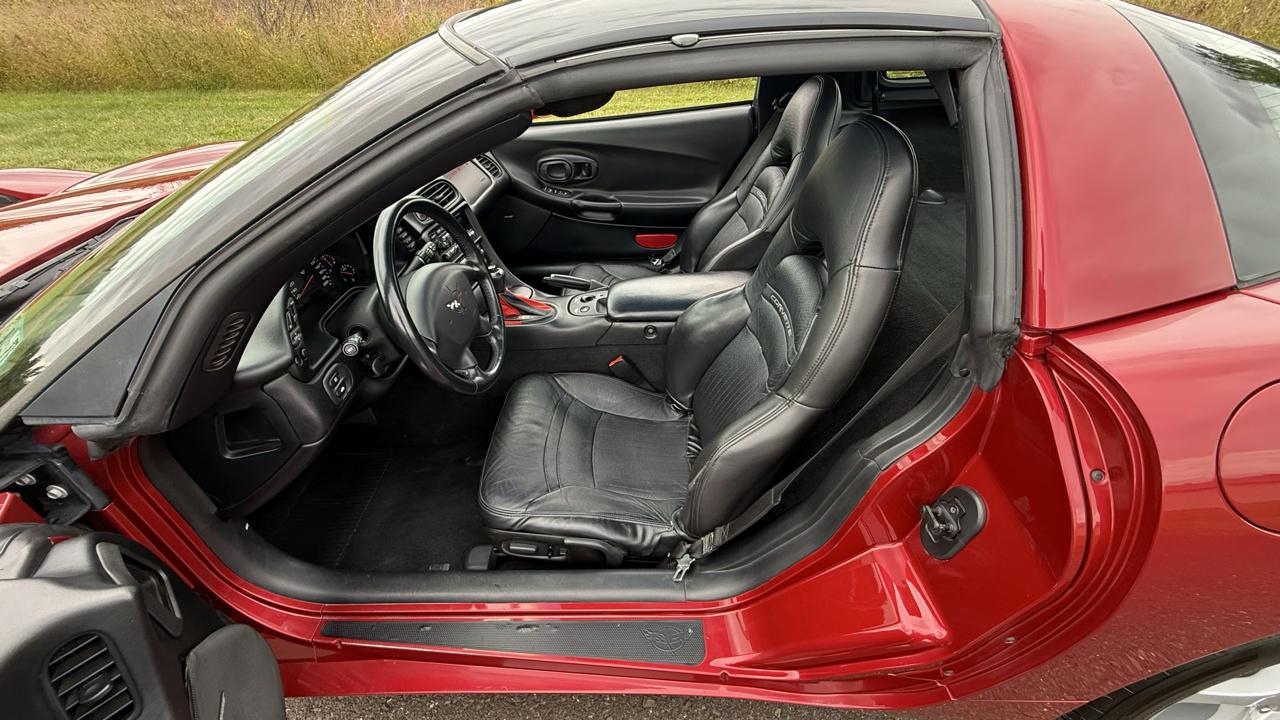 Chevrolet Corvette 2dr Cpe 2002