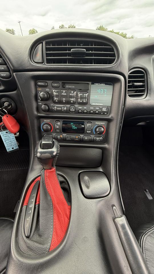 Chevrolet Corvette 2dr Cpe 2002