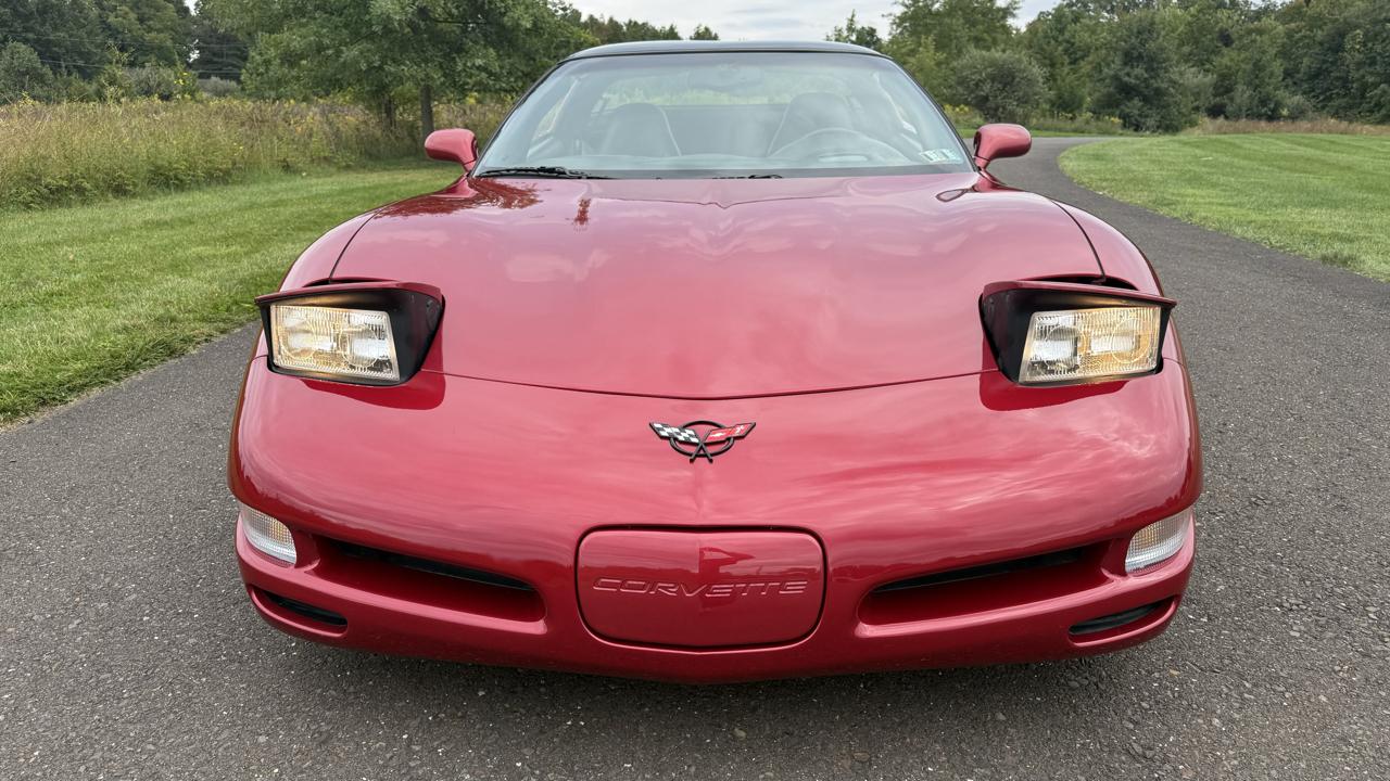 Chevrolet Corvette 2dr Cpe 2002
