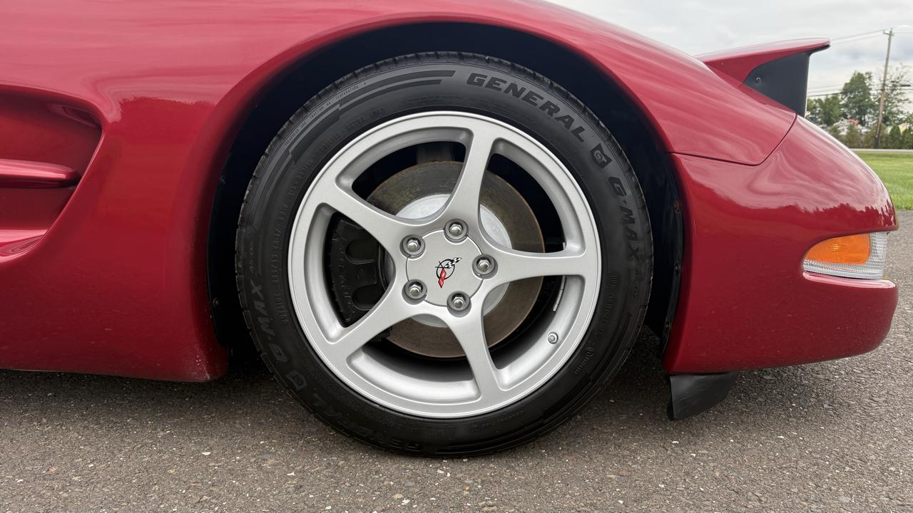Chevrolet Corvette 2dr Cpe 2002