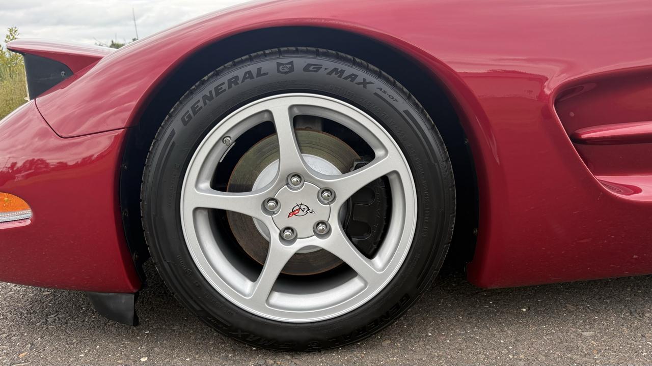 Chevrolet Corvette 2dr Cpe 2002