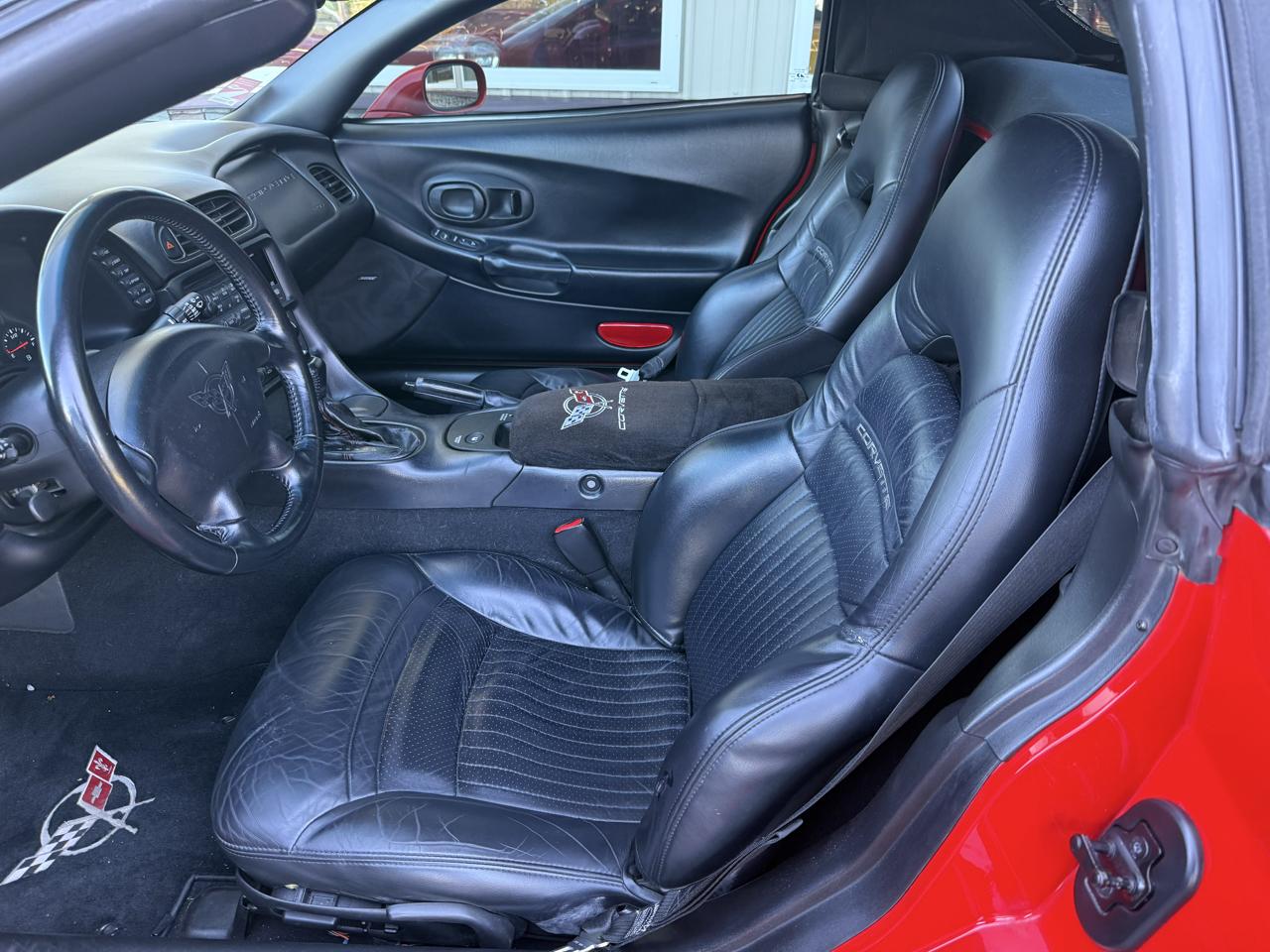 Chevrolet Corvette 2dr Convertible 2001