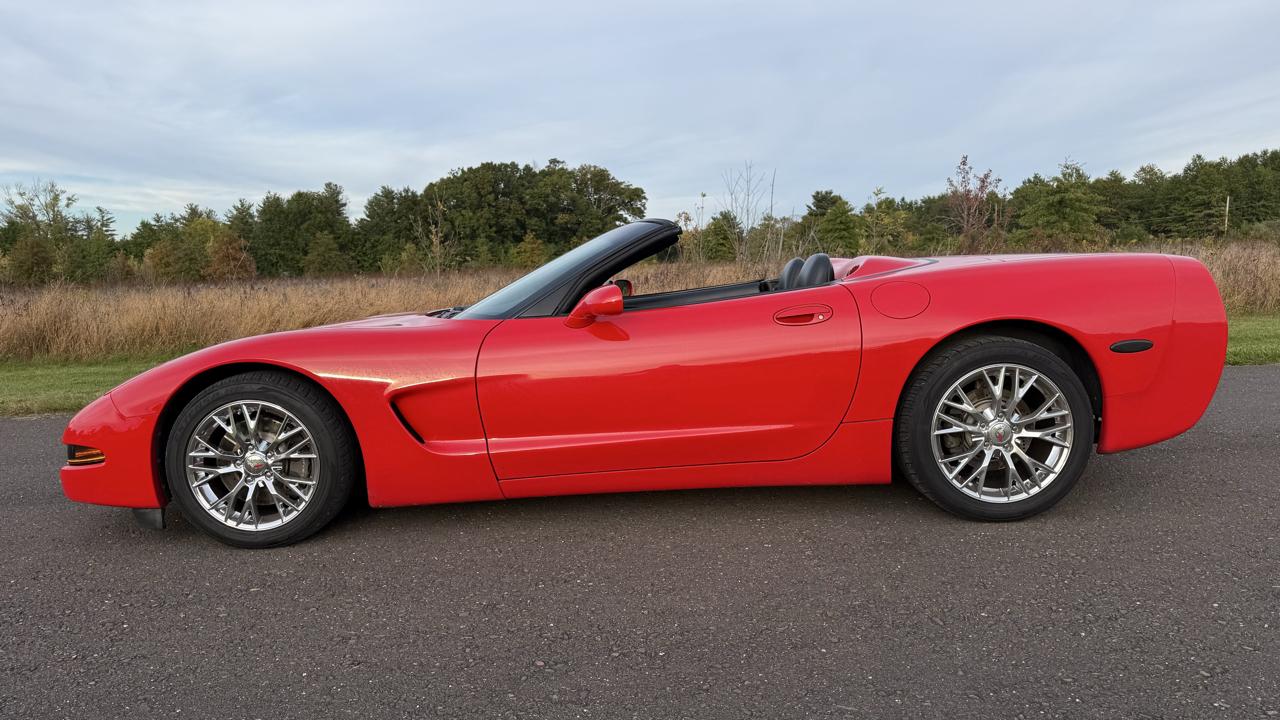 Chevrolet Corvette 2dr Convertible 2001