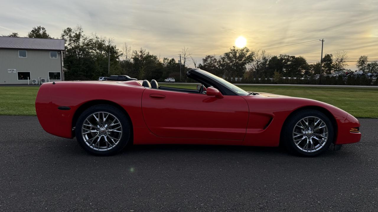 Chevrolet Corvette 2dr Convertible 2001