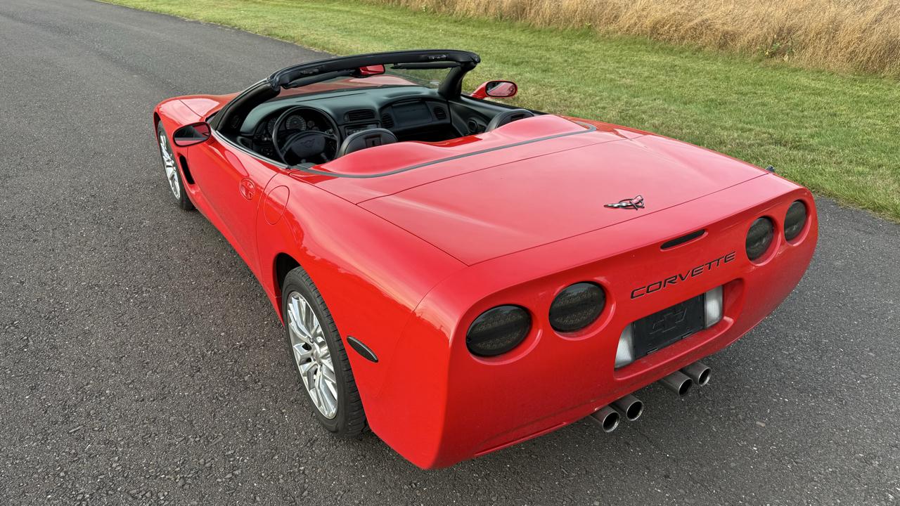 Chevrolet Corvette 2dr Convertible 2001