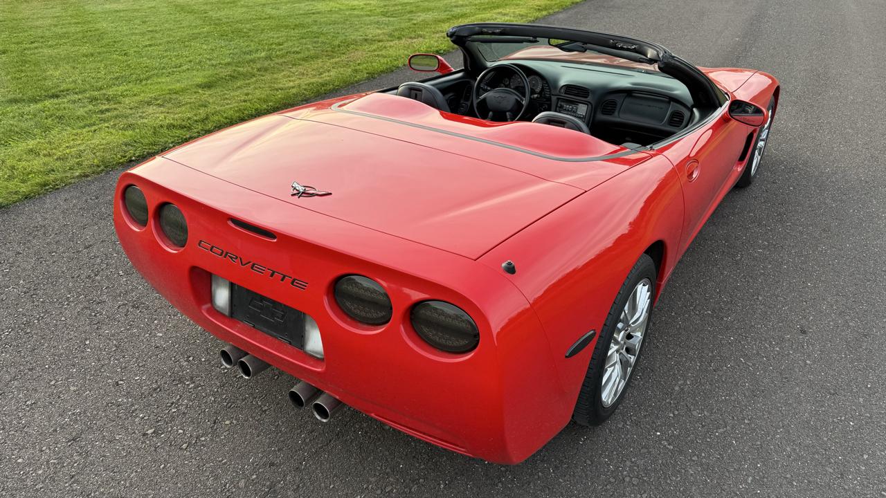 Chevrolet Corvette 2dr Convertible 2001