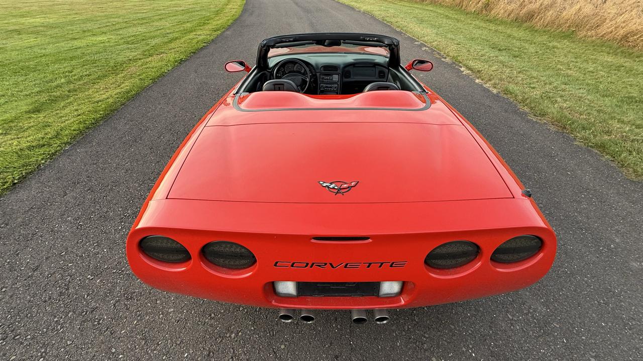 Chevrolet Corvette 2dr Convertible 2001