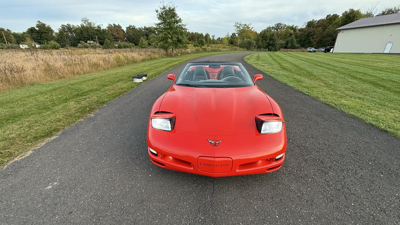 Chevrolet Corvette 2dr Convertible 2001