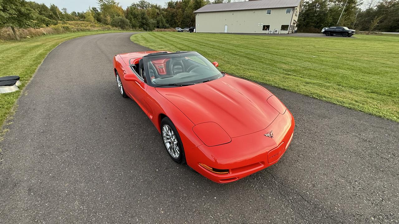 Chevrolet Corvette 2dr Convertible 2001