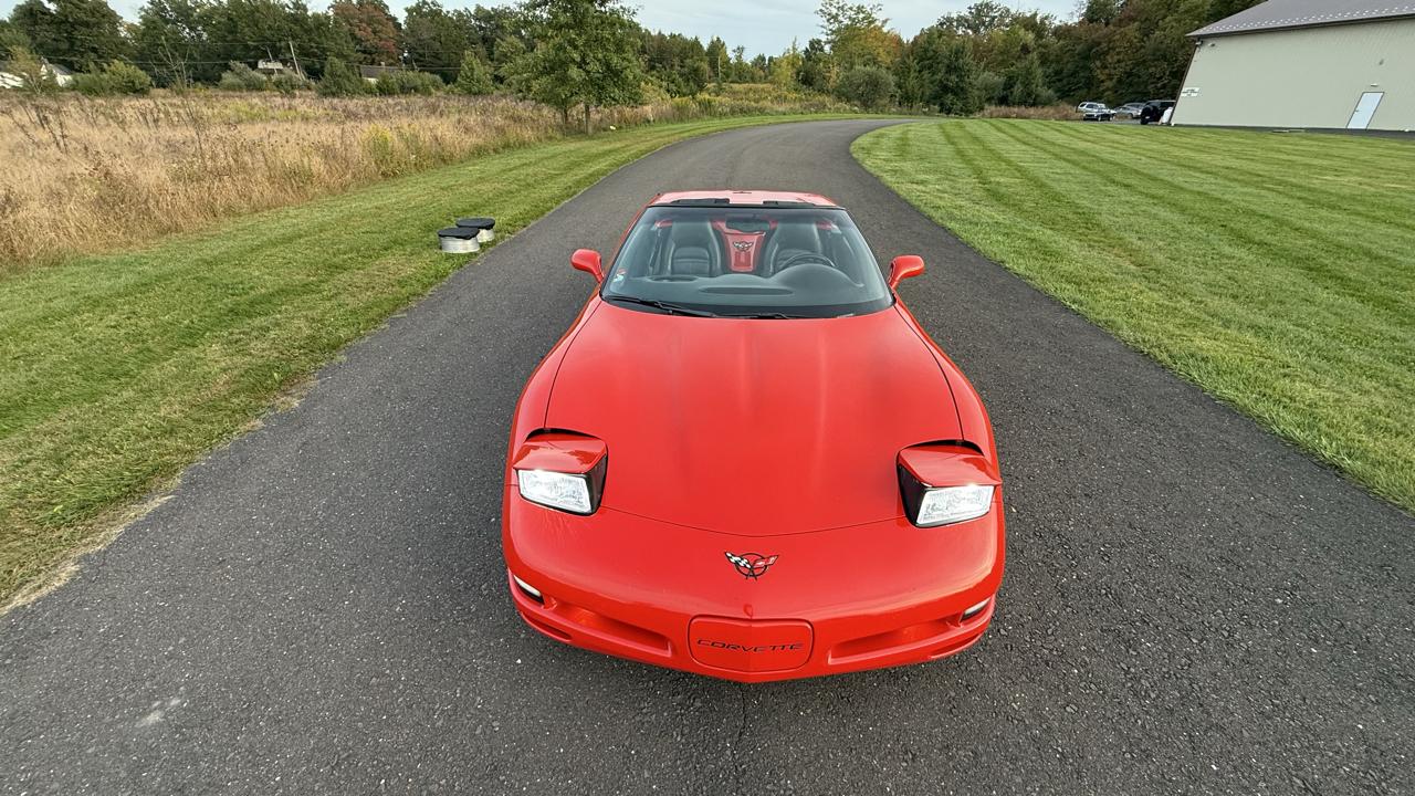 Chevrolet Corvette 2dr Convertible 2001