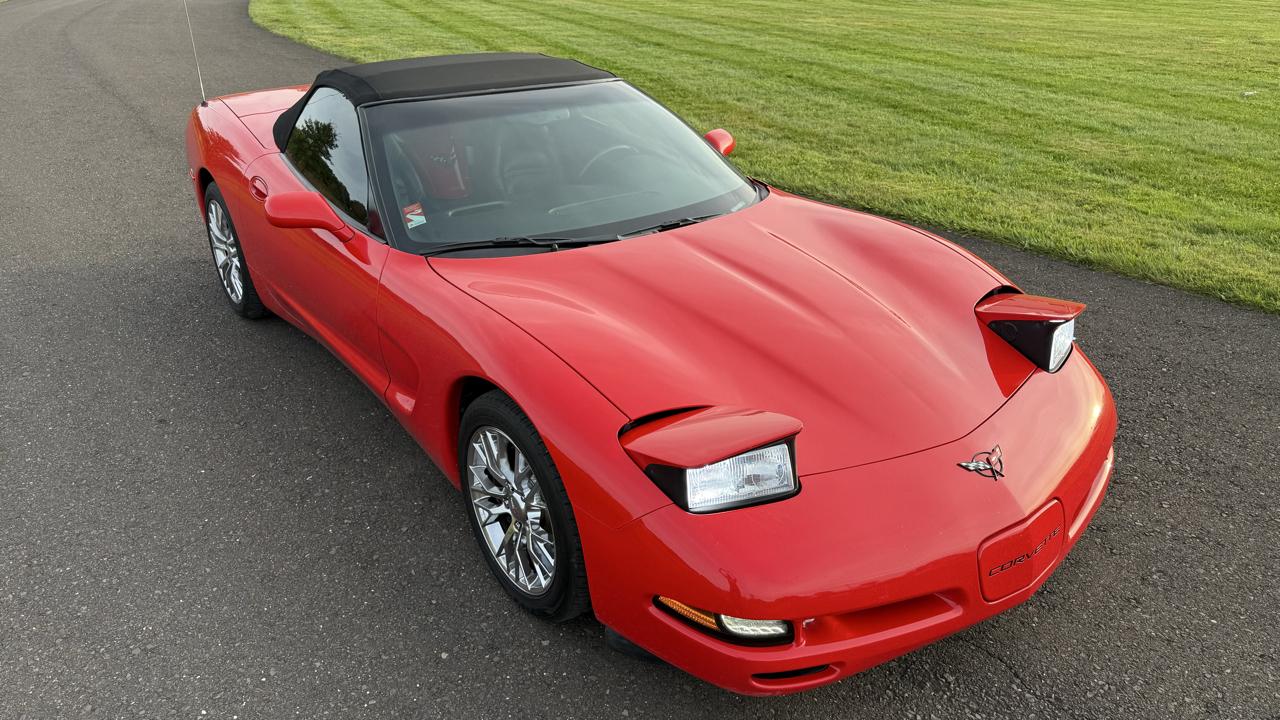 Chevrolet Corvette 2dr Convertible 2001
