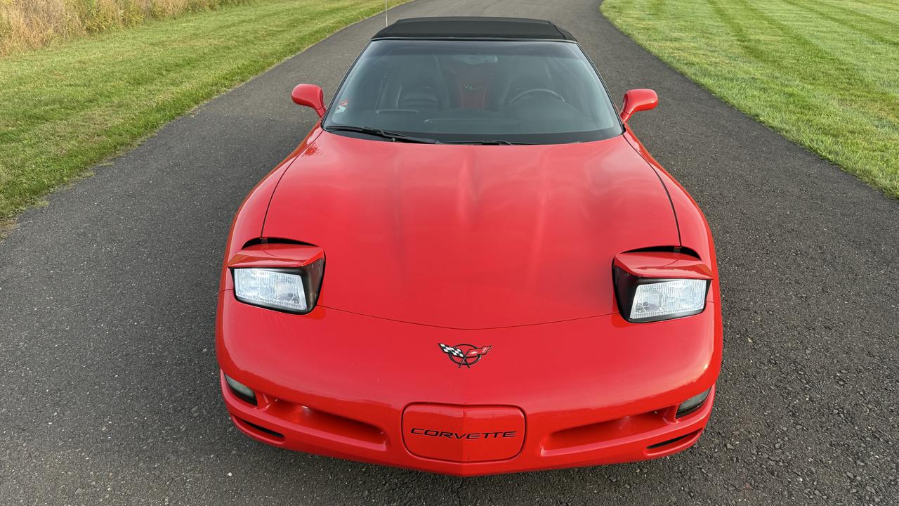Chevrolet Corvette 2dr Convertible 2001