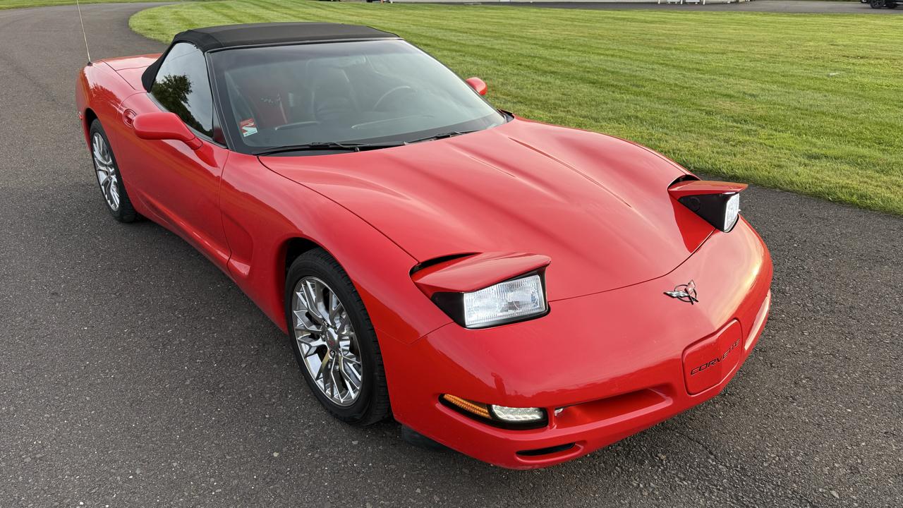 Chevrolet Corvette 2dr Convertible 2001