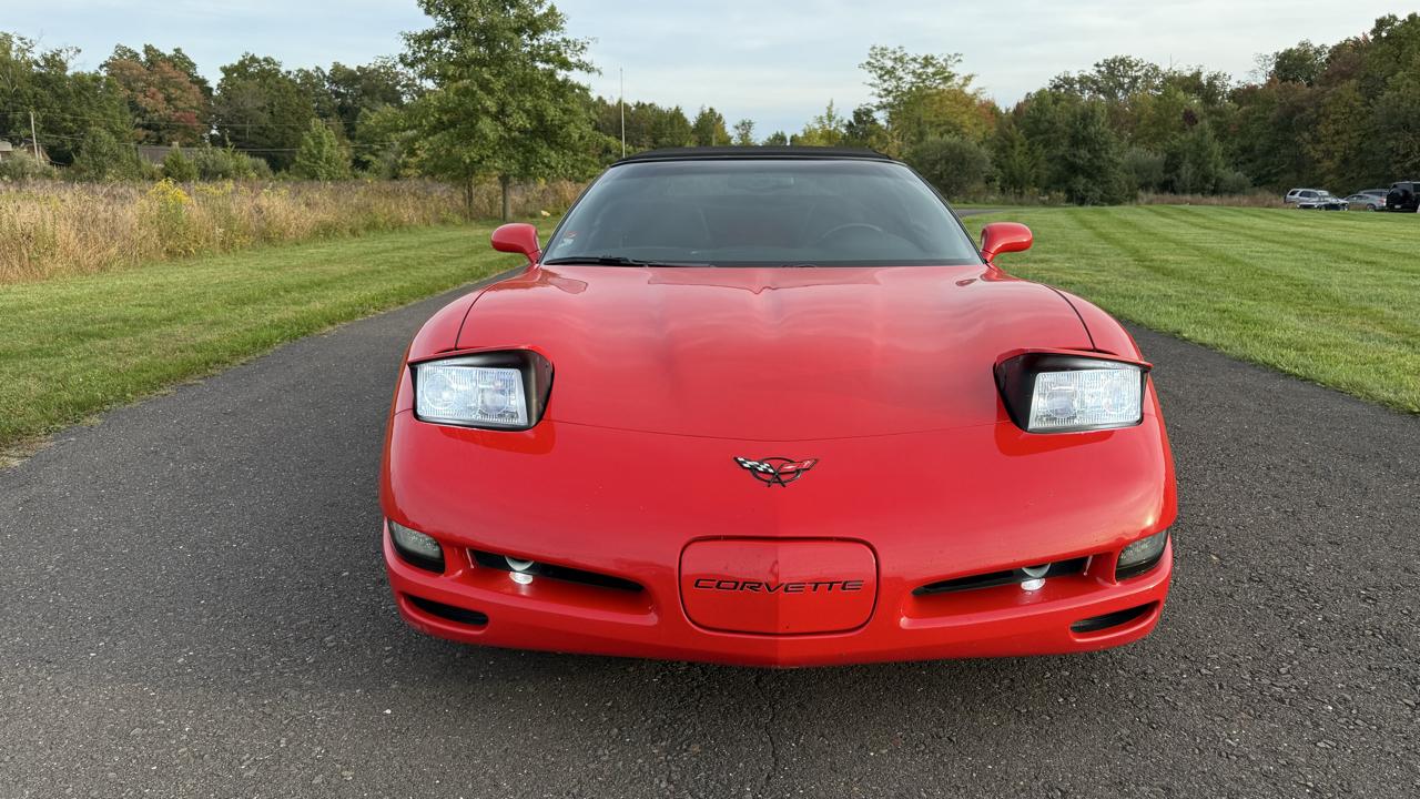 Chevrolet Corvette 2dr Convertible 2001
