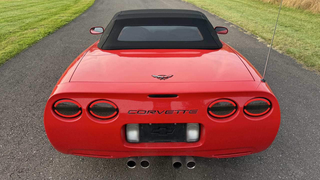 Chevrolet Corvette 2dr Convertible 2001