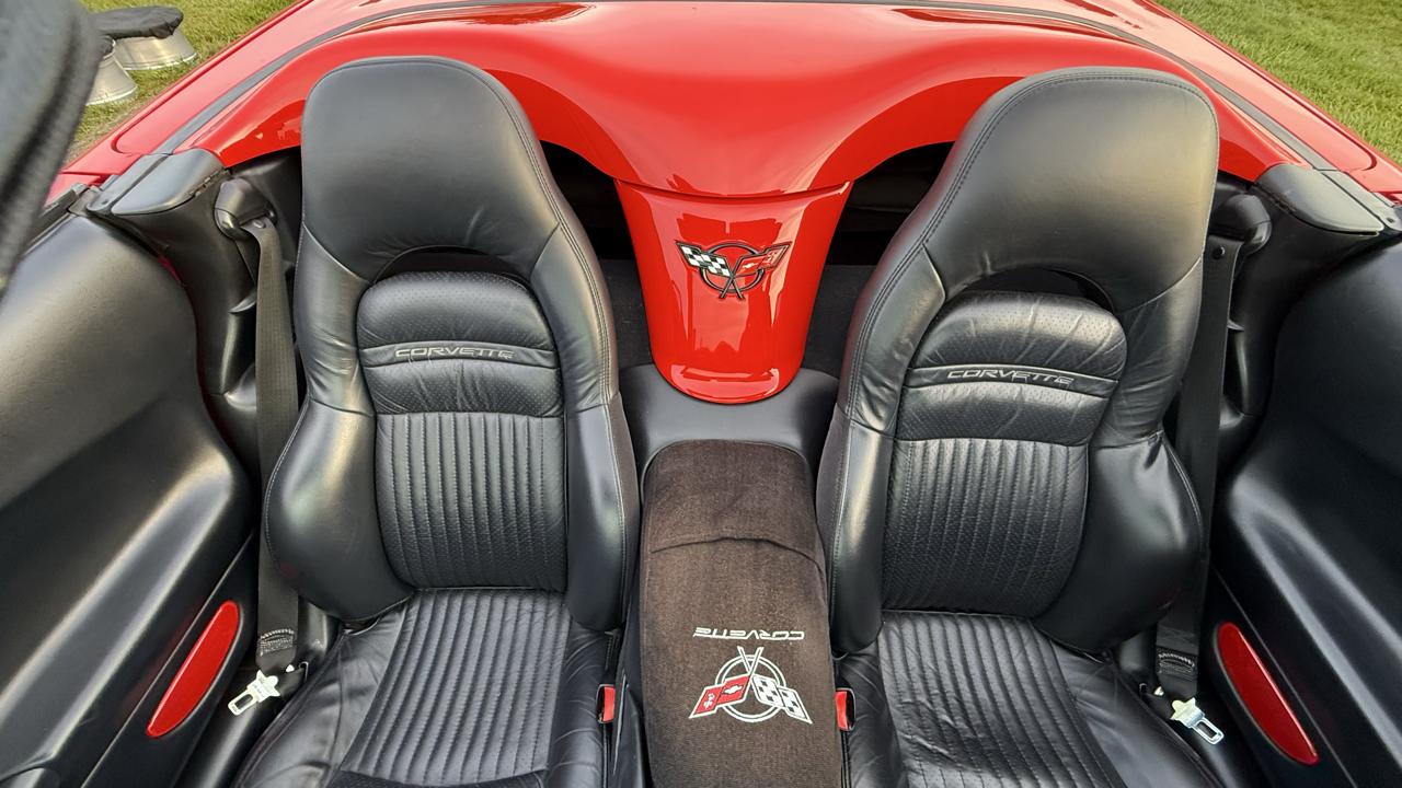 Chevrolet Corvette 2dr Convertible 2001