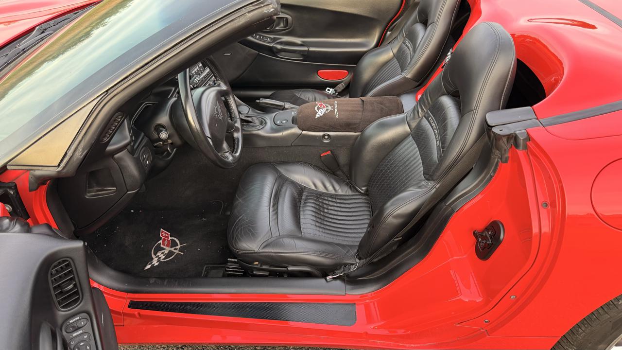 Chevrolet Corvette 2dr Convertible 2001