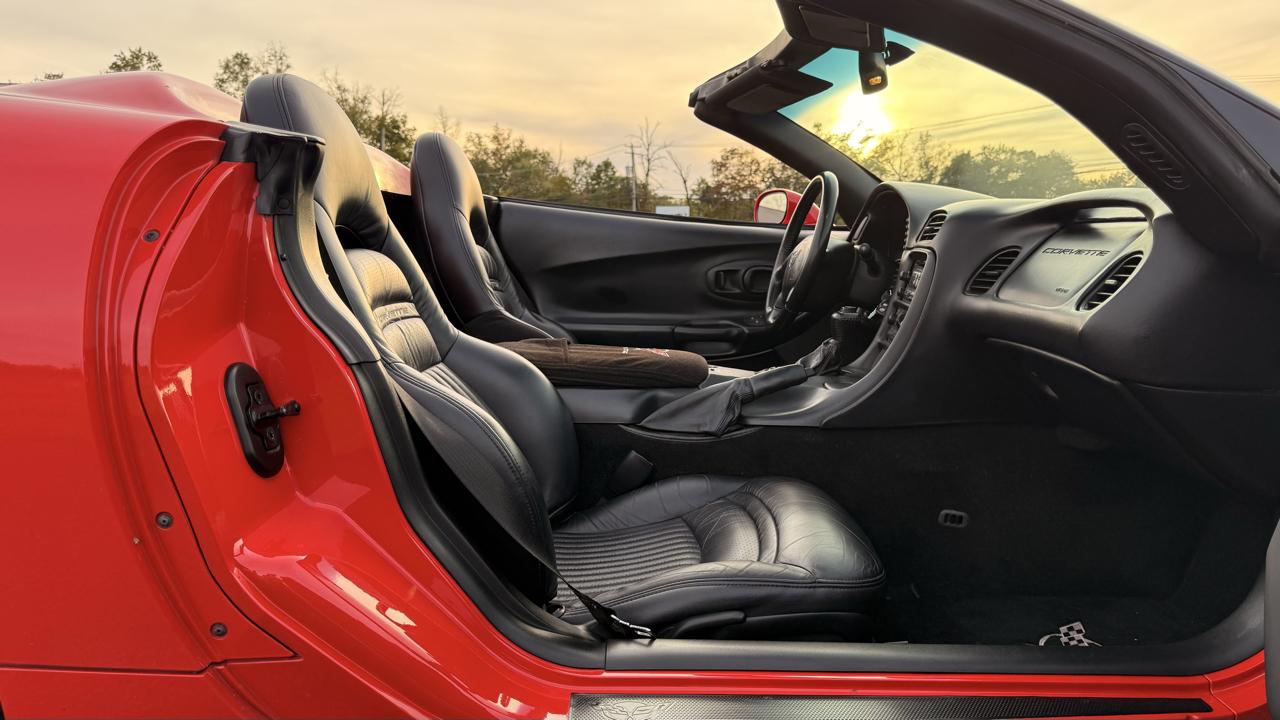 Chevrolet Corvette 2dr Convertible 2001