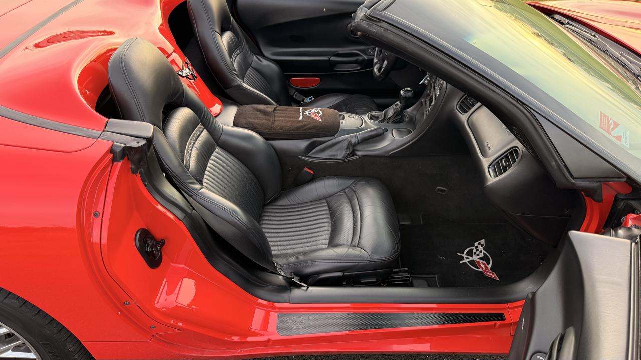 Chevrolet Corvette 2dr Convertible 2001