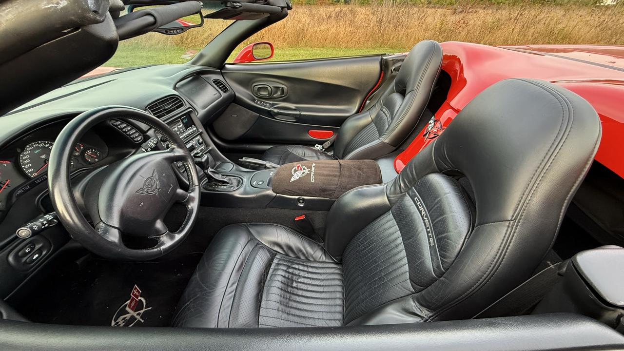 Chevrolet Corvette 2dr Convertible 2001