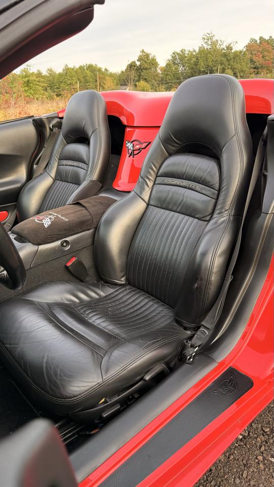 Chevrolet Corvette 2dr Convertible 2001