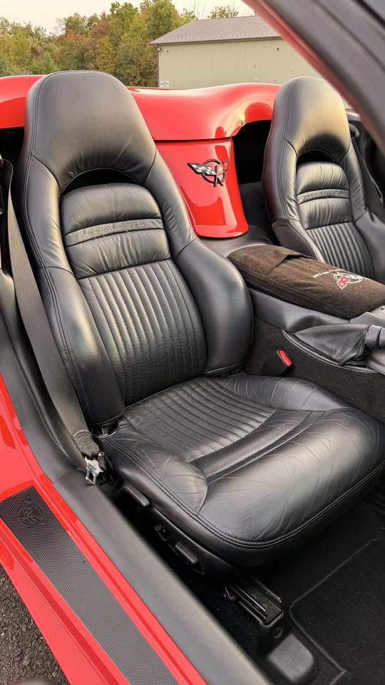 Chevrolet Corvette 2dr Convertible 2001