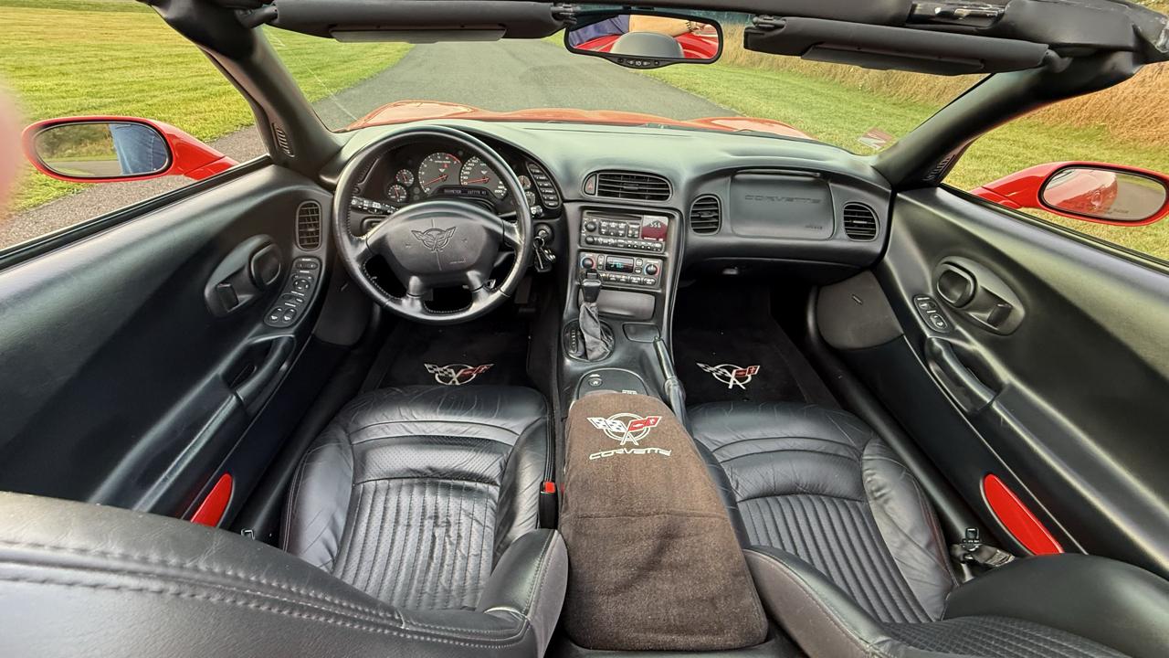 Chevrolet Corvette 2dr Convertible 2001