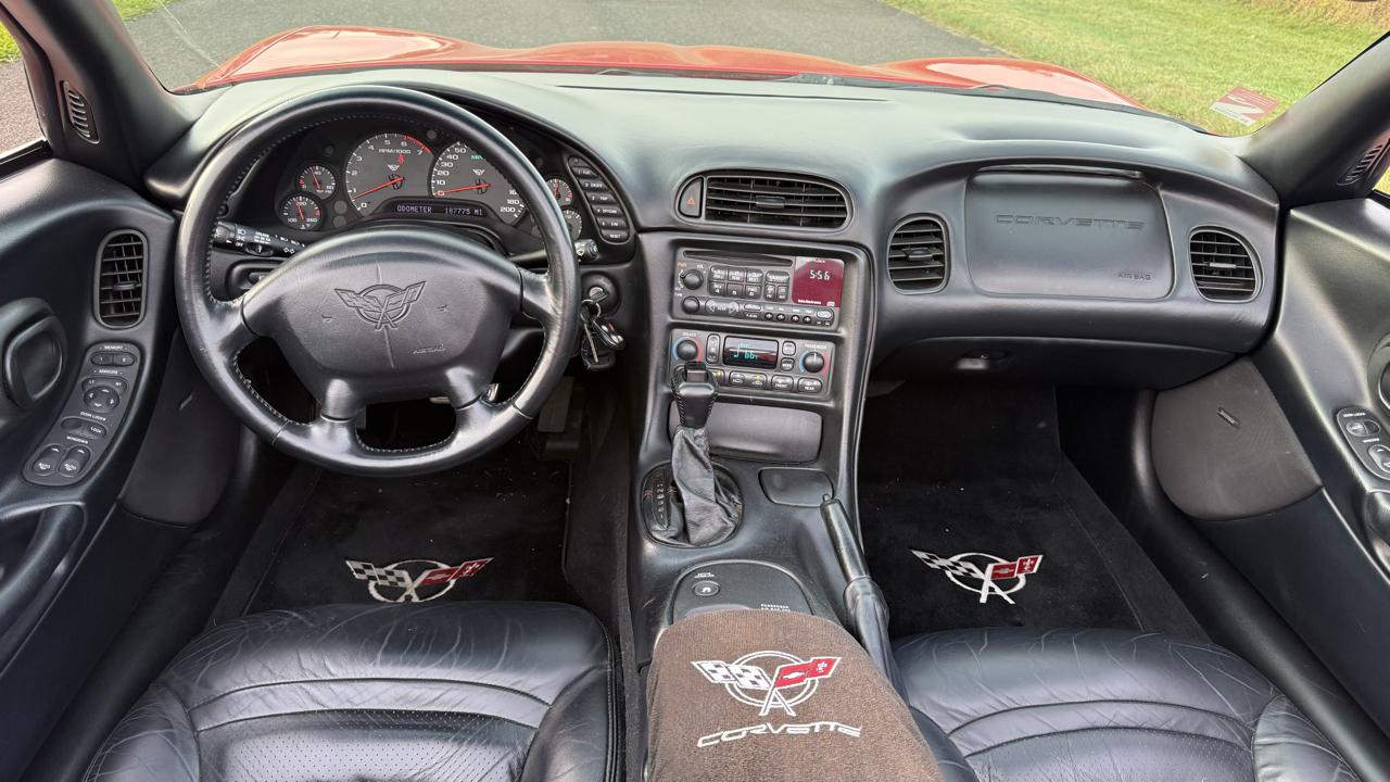 Chevrolet Corvette 2dr Convertible 2001