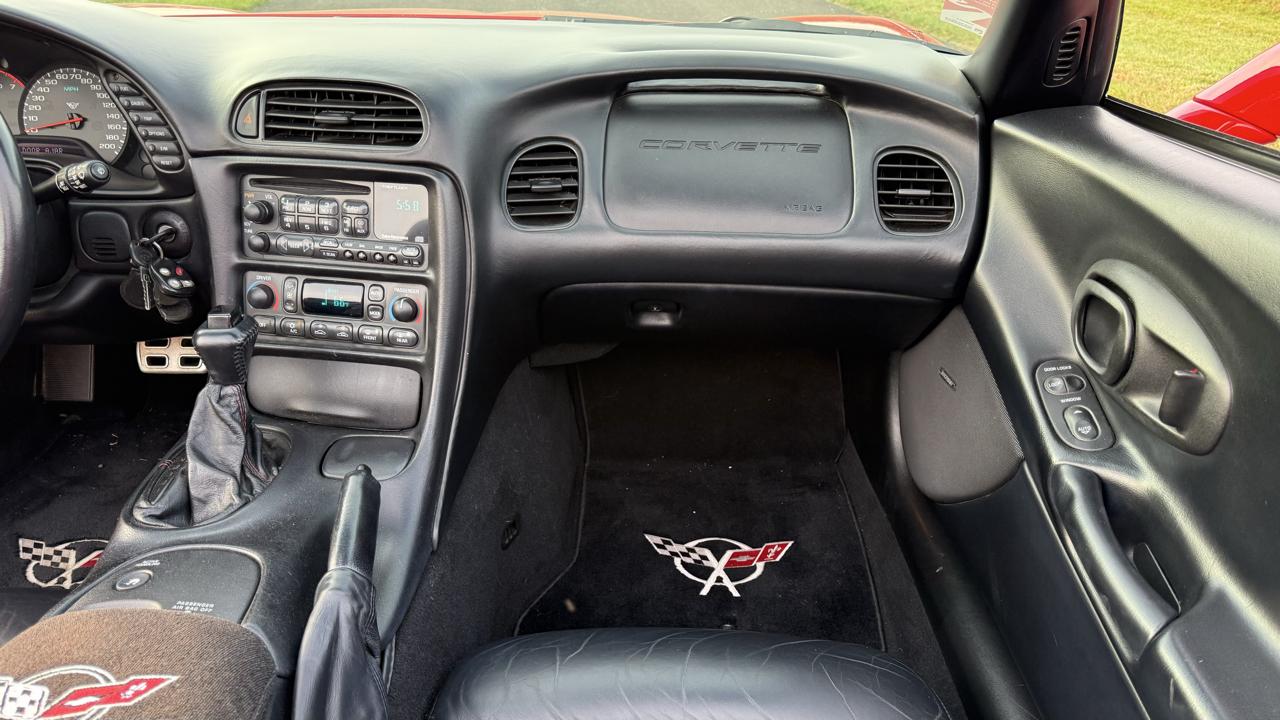 Chevrolet Corvette 2dr Convertible 2001