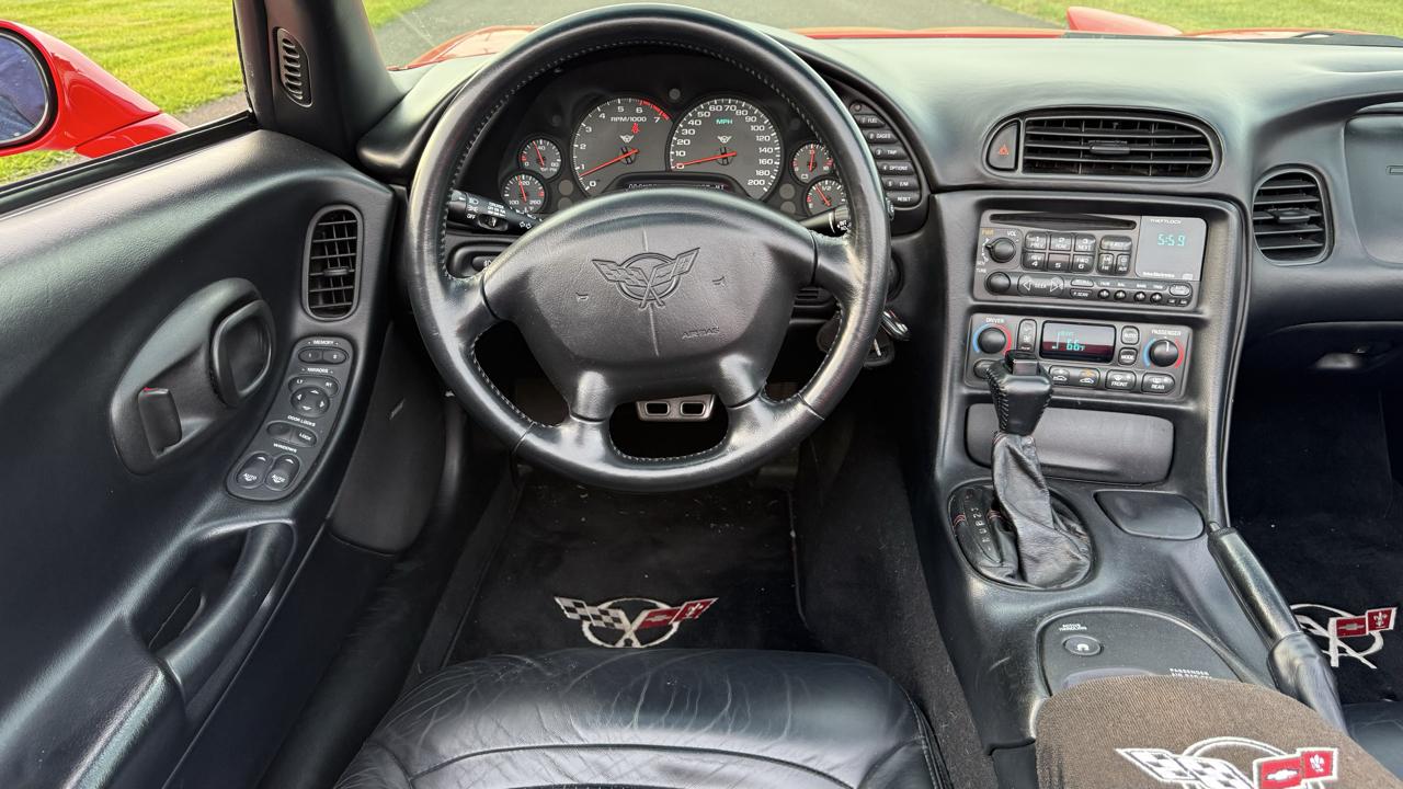 Chevrolet Corvette 2dr Convertible 2001