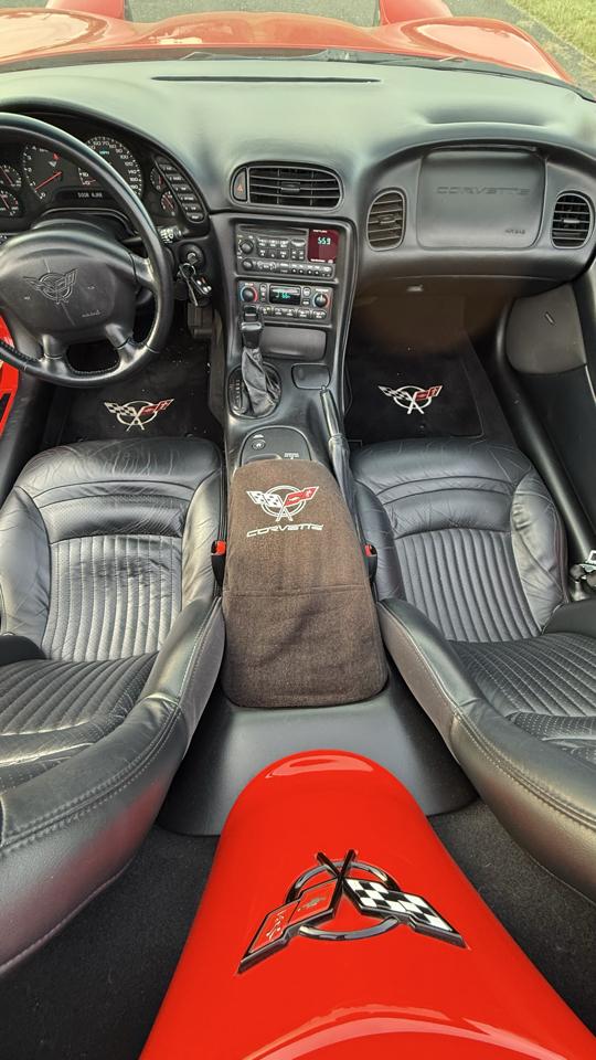 Chevrolet Corvette 2dr Convertible 2001