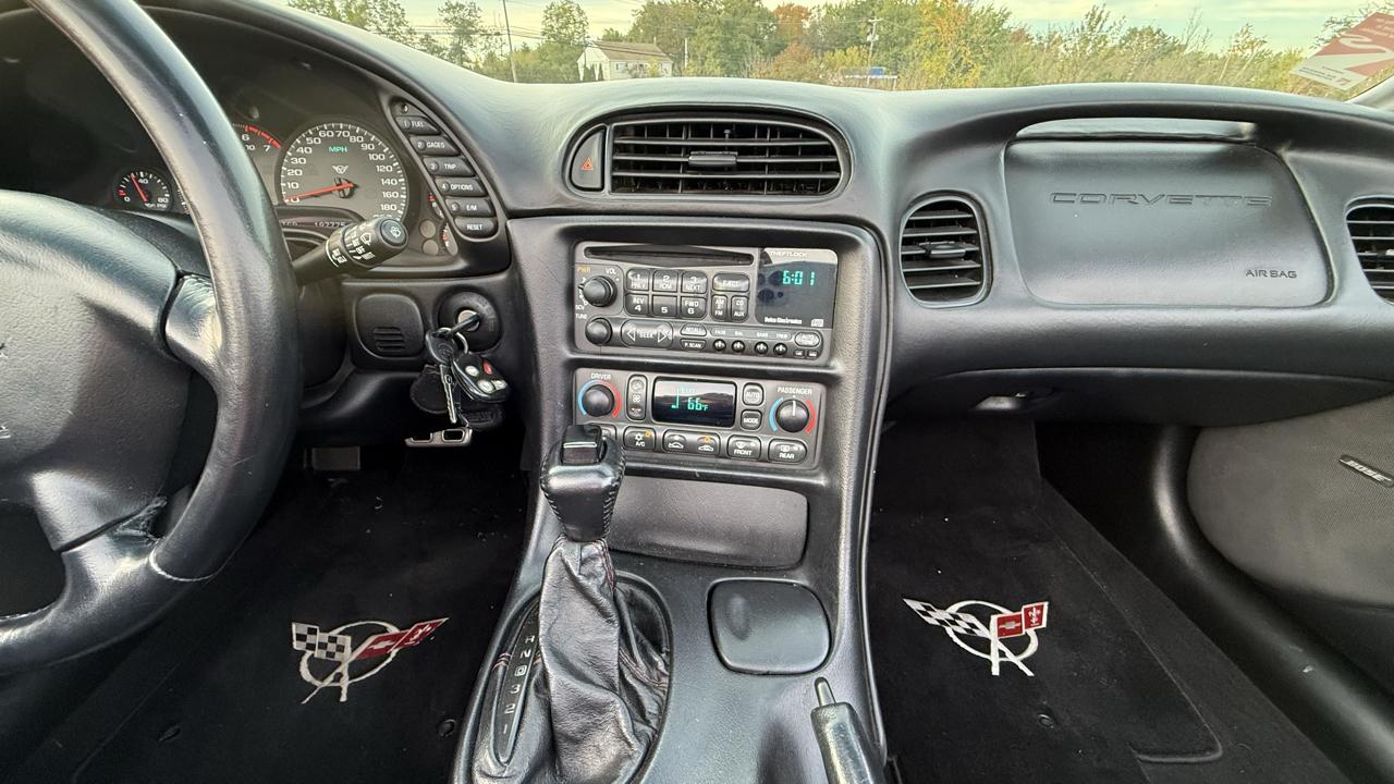 Chevrolet Corvette 2dr Convertible 2001