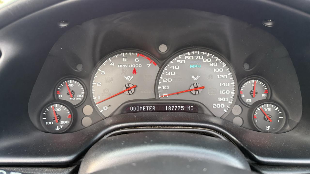 Chevrolet Corvette 2dr Convertible 2001