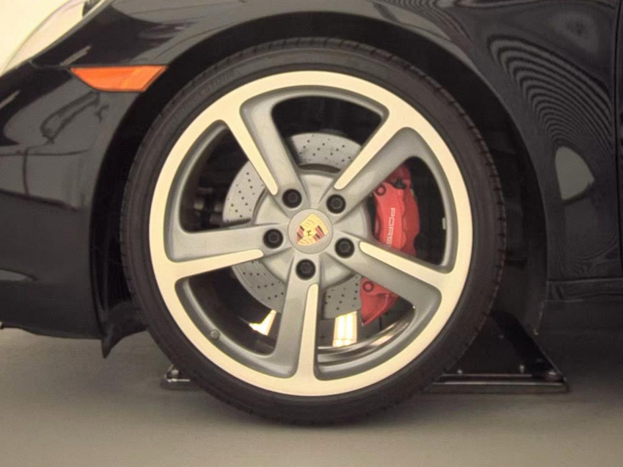 Porsche 911 2dr Cabriolet Carrera S 2013