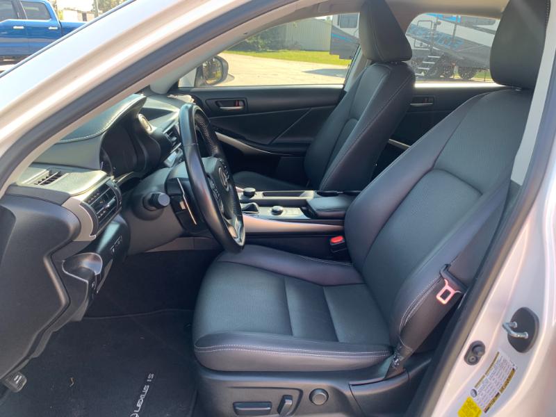 Lexus IS 300 RWD 2020