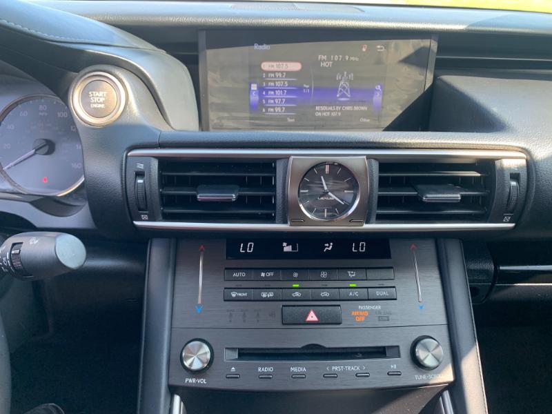 Lexus IS 300 RWD 2020