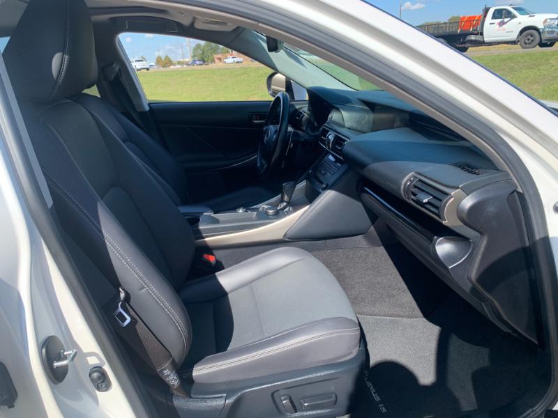 Lexus IS 300 RWD 2020