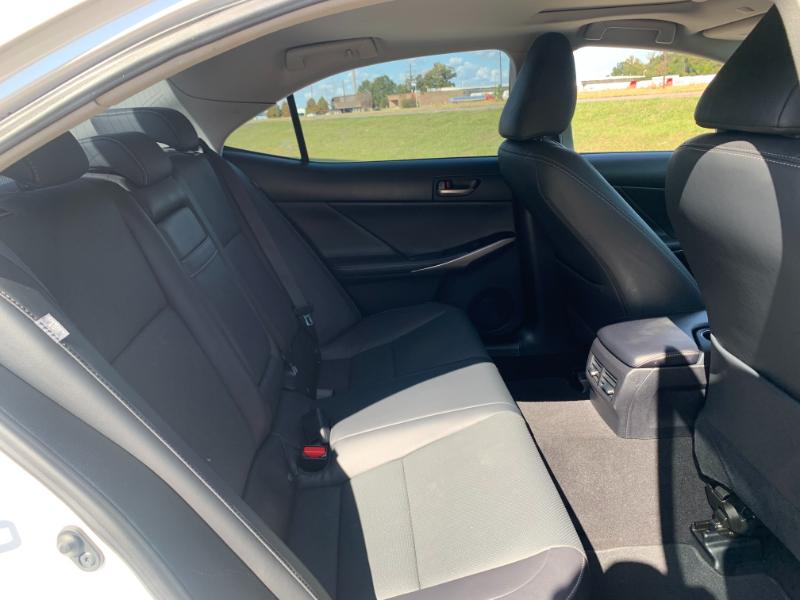 Lexus IS 300 RWD 2020