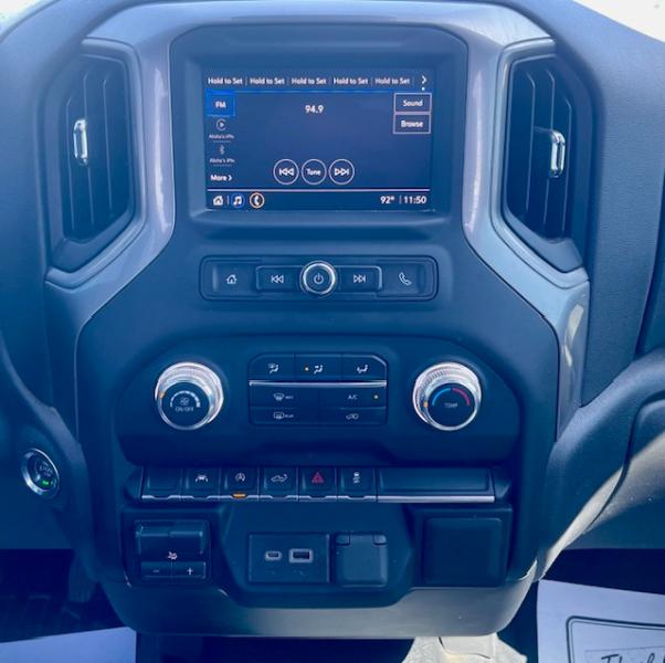 GMC Sierra 1500 Pro Crew Cab Short Box 4WD 2023 GMC Sierra 1500 Pro Crew Cab Short Box 4WD 2023