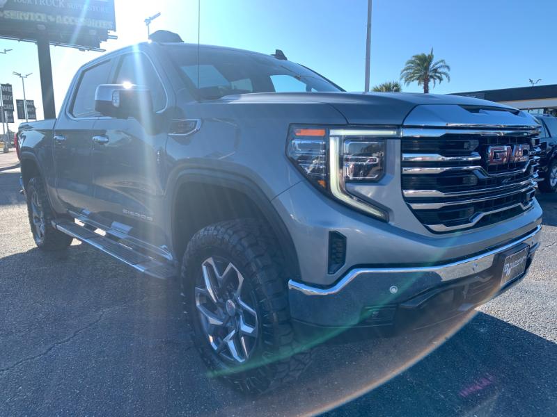 GMC Sierra 1500 SLT Crew Cab 4WD 2023
