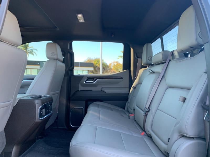 GMC Sierra 1500 SLT Crew Cab 4WD 2023