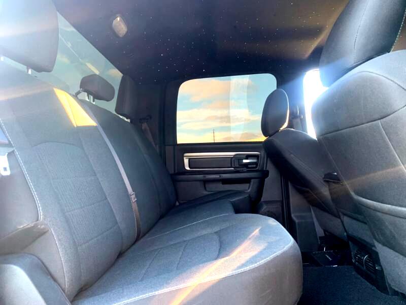 RAM 1500 Classic Tradesman Crew Cab SWB 2WD 2022