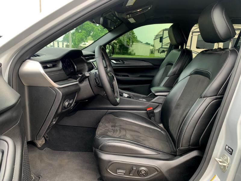 Jeep Grand Cherokee Laredo 4WD 2024